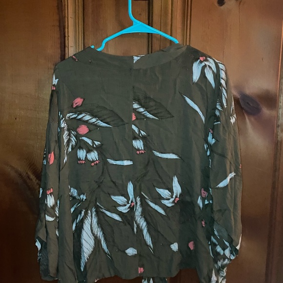 Express Top - Picture 2 of 3